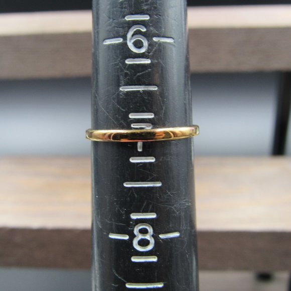 Size 7 Gold Tone Rustic Faux Black Stone Band Ring - Picture 4 of 6